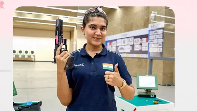 మహిళల 25మీ పిస్టల్‌ పోటీల్లో ఈషాకు రజతం
