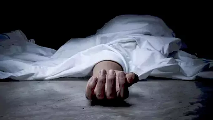 ఉరేసుకొని వైద్య విద్యార్థిని ఆత్మహత్య