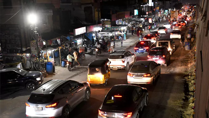 HYD-VJA హైవేపై భారీగా ట్రాఫిక్ జామ్ – general HYD-VJA హైవేపై భారీగా ట్రాఫిక్ జామ్ – general