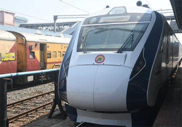 Vande Bharat express: విశాఖకు ‘వందే భారత్‌ ఎక్స్‌ప్రెస్‌’.. లుక్‌ అదిరిందిగా!