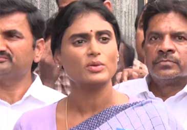 YS Sharmila: నా ఆత్మరక్షణ కోసమే మగ పోలీసులను నెట్టివేశా: షర్మిల