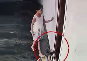 Viral Video: పాముకాటు నుంచి తృటిలో తప్పించుకున్న చిన్నారి.. వీడియో వైరల్‌!