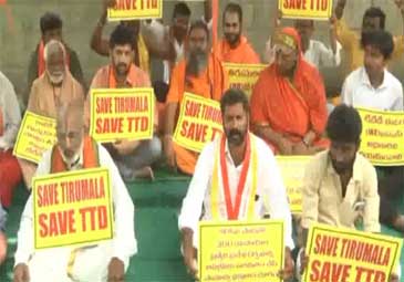 TTD: కరుణాకర్ రెడ్డిని తితిదే ఛైర్మన్గా నియమించడంపై.. ఏపీ సాధు పరిషత్ ఆగ్రహం | ap sadhu parishad protest at tirupati against chairman bhumana karunakar