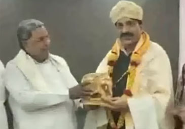 Karnataka: ఇస్రో ఛీఫ్ ఎస్‌.సోమనాథ్‌ను సత్కరించిన కర్ణాటక సీఎం సిద్ధరామయ్య