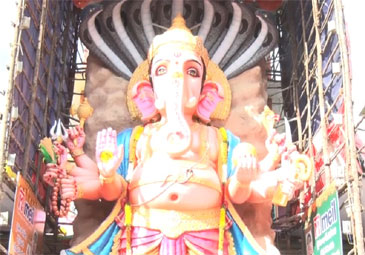 Khairatabad Ganesh: పూజలందుకునేందుకు ఖైరతాబాద్ గణేశుడు సిద్ధం...