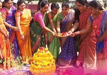 Bathukamma: తెలంగాణవ్యాప్తంగా ప్రారంభమైన బతుకమ్మ వేడుకలు