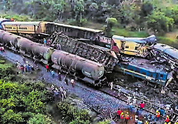 Vizianagaram Train Accident: సిగ్నలింగ్‌ లోపమా? మానవ తప్పిదమా?.. ప్రమాద కారణాలపై అన్వేషణ