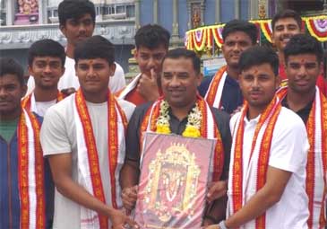 Vijayawada: కనకదుర్గమ్మను దర్శించుకున్న అండర్‌-19 భారత క్రికెట్‌ జట్టు