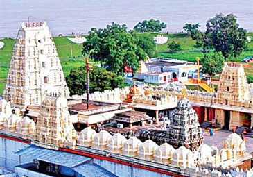 Bhadrachalam: భద్రాద్రి రాముని ఆలయంలో వెండి తోరణం