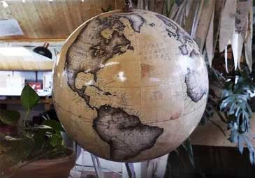 Globes: గ్లోబ్‌ల తయారీలో చిత్రం కష్టాలు.. ఎలా రూపొందిస్తారంటే!