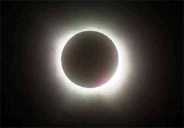 Solar Eclipse: ఉత్తర అమెరికాలో సంపూర్ణ సూర్యగ్రహణం.. పట్టపగలే కమ్మిన చీకట్లు