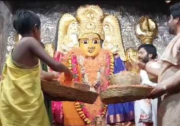 Warangal: భద్రకాళి అమ్మవారికి.. లక్ష కనకాంబరాలతో అర్చన