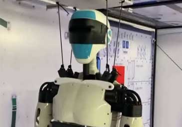 Robots to Space: అంతరిక్షంలో వ్యోమగాములకు రోబో సాయం..!